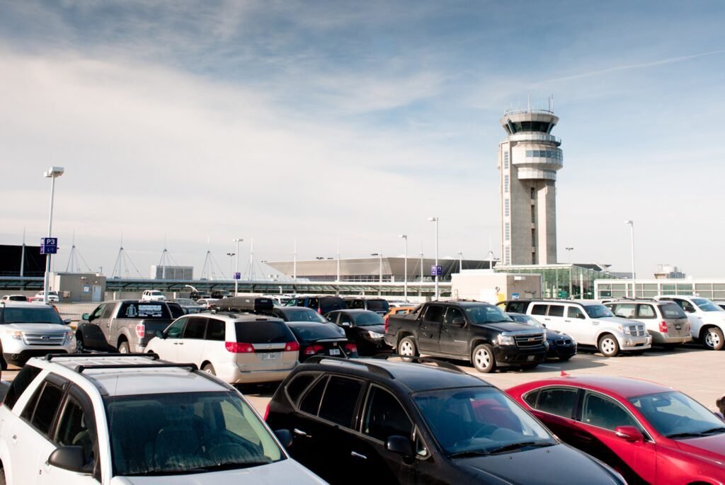 Qué servicios y comodidades ofrece el aeropuerto internacional Pierre Elliott Trudeau