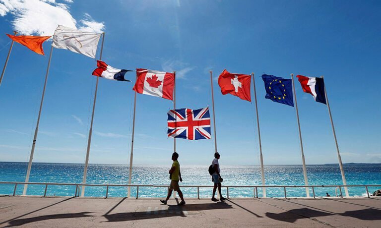 Dónde se puede escuchar "God Save the Queen" en Rosario 5 bandera britanica ondeando en rosario 1