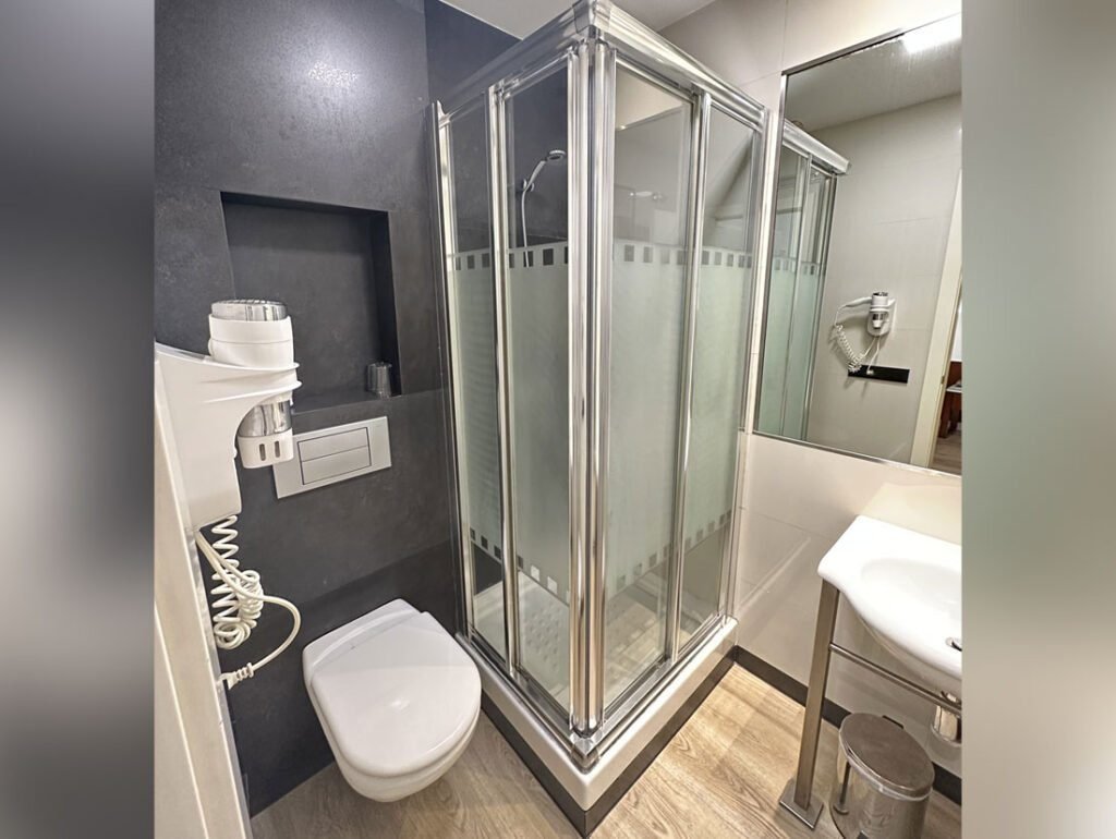 Qué hostales baratos en Madrid ofrecen baño privado 4 Qué hostales baratos en Madrid ofrecen baño privado