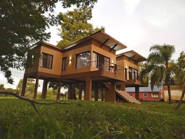 cabanas sobre el rio en villa paranacito