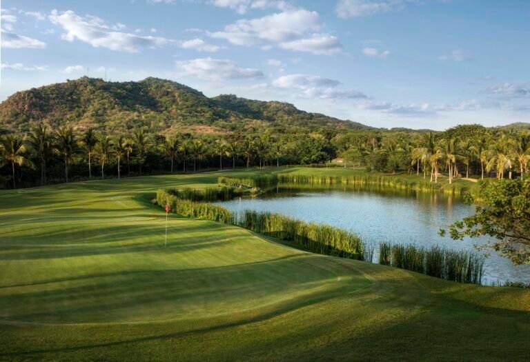 Qué actividades ofrece el Carlos Paz Golf Country Club en Córdoba 27 campo de golf rodeado de naturaleza