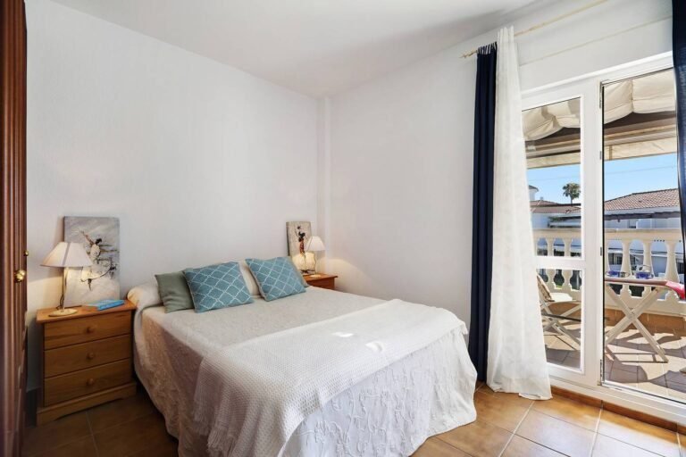 casa acogedora en un pueblo costero