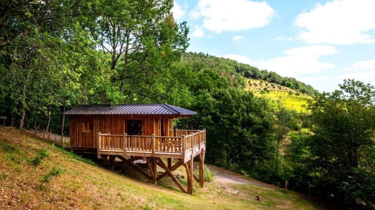 casas de madera en un entorno natural