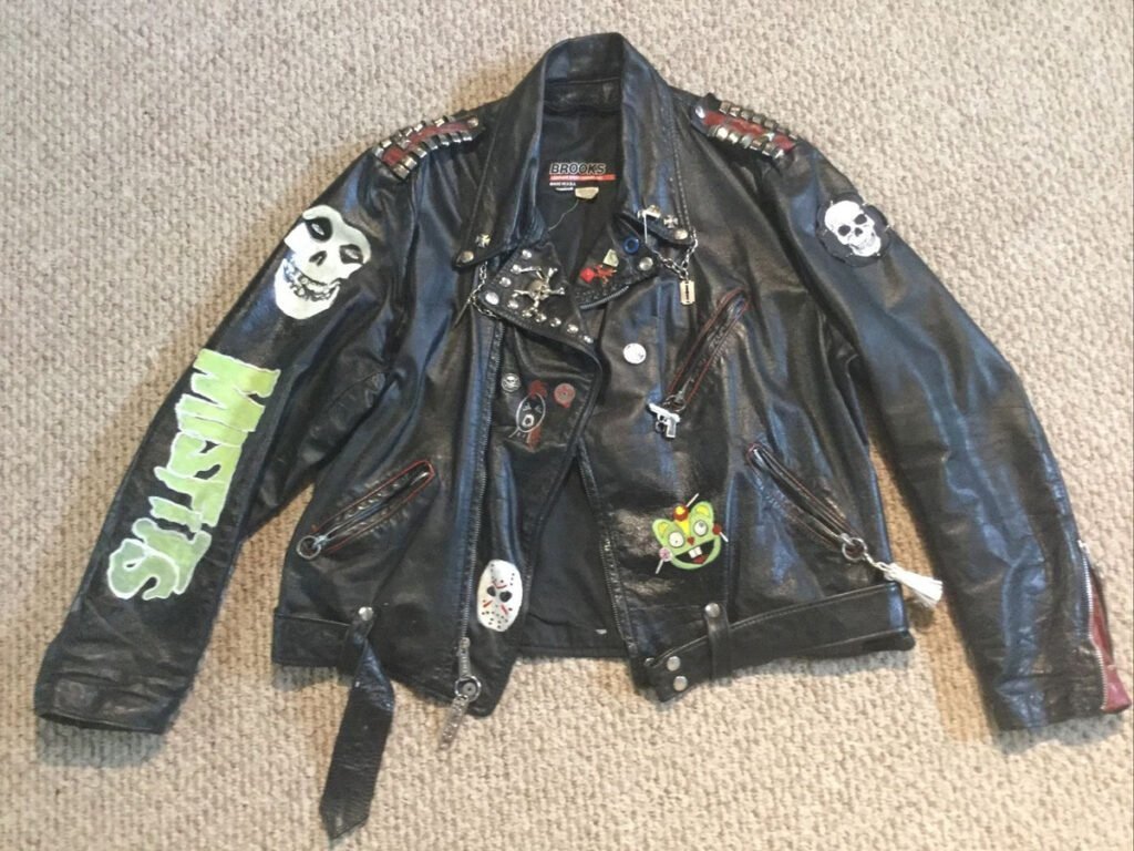 Qué prendas son esenciales para un look de ropa de rock and roll 7 Qué prendas son esenciales para un look de ropa de rock and roll