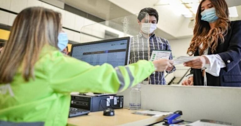 ciudadania pagando multas de transito