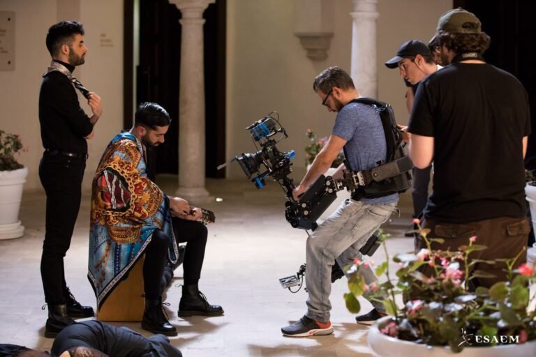 elenco de actores en un set de filmacion