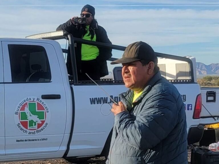 Qué nos enseña "Tres anuncios por un crimen" sobre la justicia 10 escena del desierto con carteles de justicia