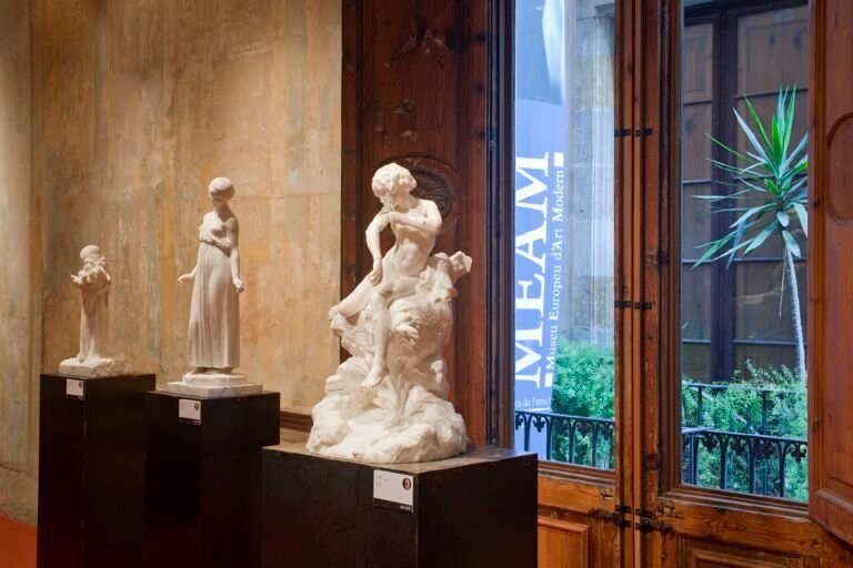 Cuáles son las principales obras y actividades del Museu de Arte de São Paulo 24 escultura moderna en el museu de arte