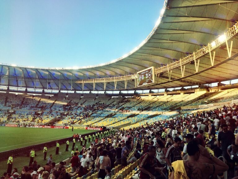 estadio iconico lleno de aficionados