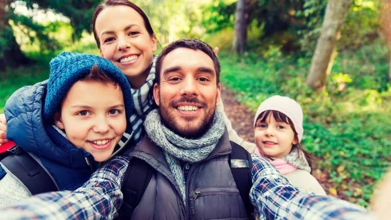 familia disfrutando de un viaje juntos