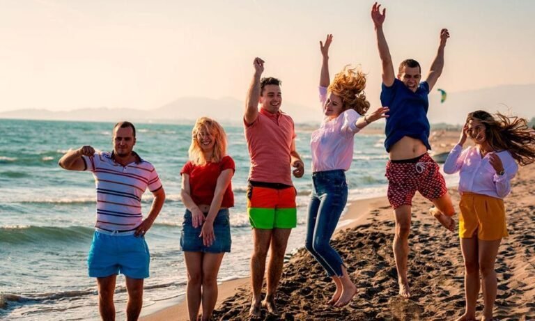 Qué es "Papás por encargo" de Farah Justiniani y de qué trata 10 familia diversa compartiendo momentos felices