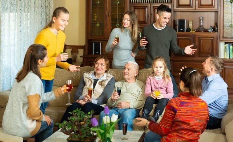familia feliz en un hogar acogedor