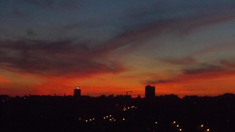 Qué atracciones y actividades ofrece el Faro a Colón en Santo Domingo 1 faro a colon iluminado al atardecer 1
