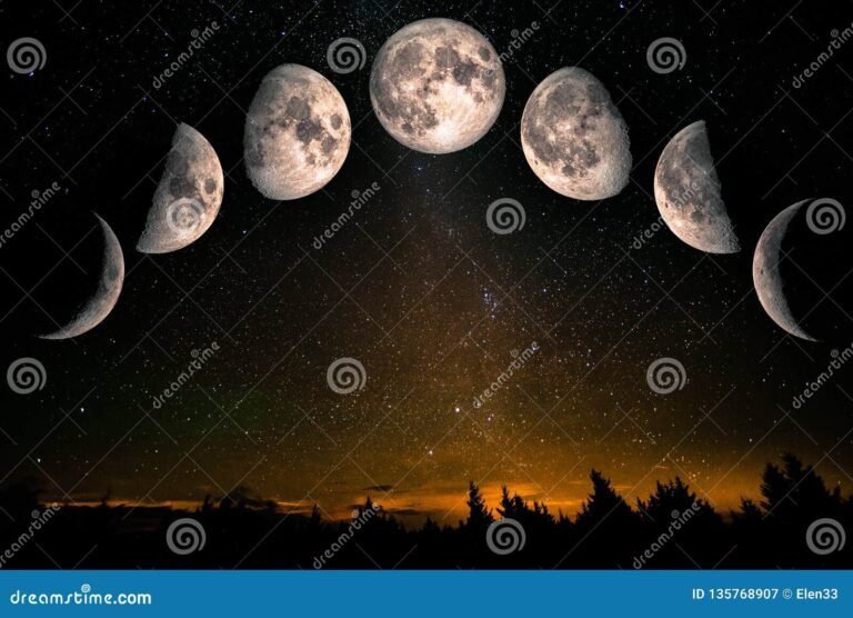 fases de la luna en un cielo nocturno