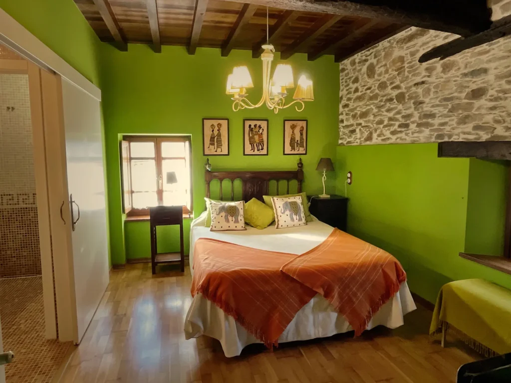 Cuáles son las características y servicios de Posada A Lo de Santys