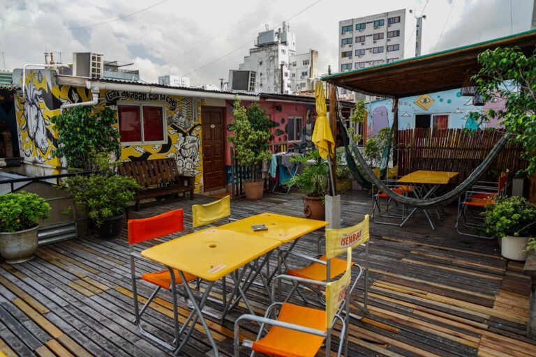 hostel colorido en buenos aires