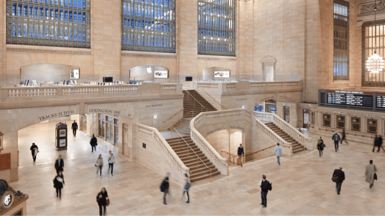 interior de la apple store grand central
