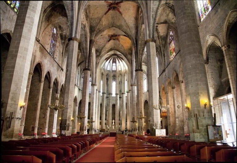 interior de la basilica de santa maria del mar