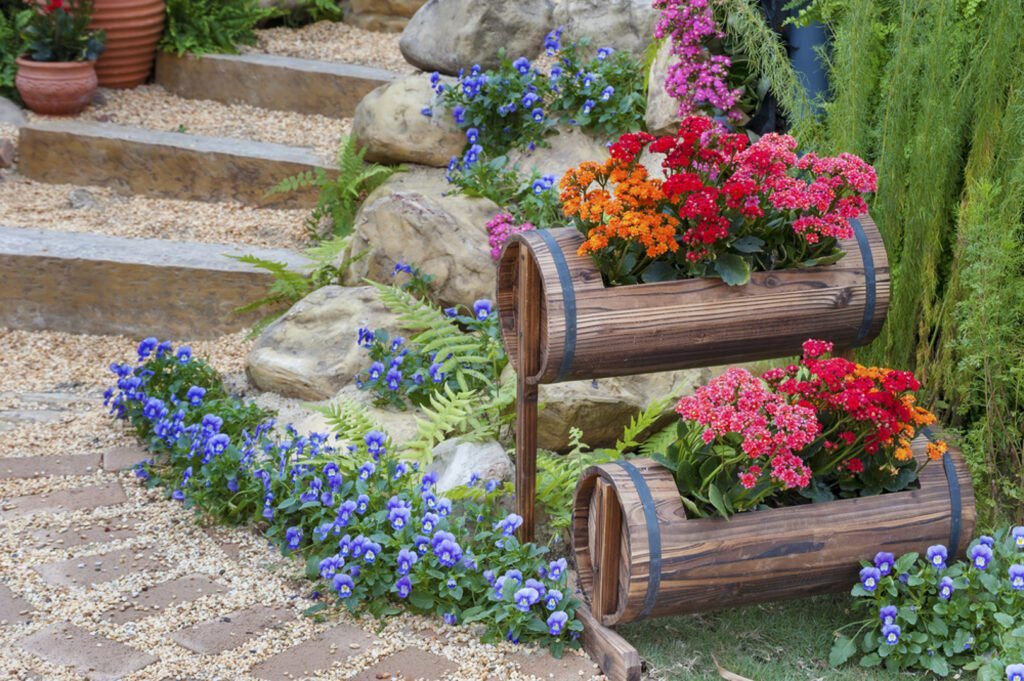 Cómo diseñar jardines decorativos con piedras y troncos 8 Cómo diseñar jardines decorativos con piedras y troncos
