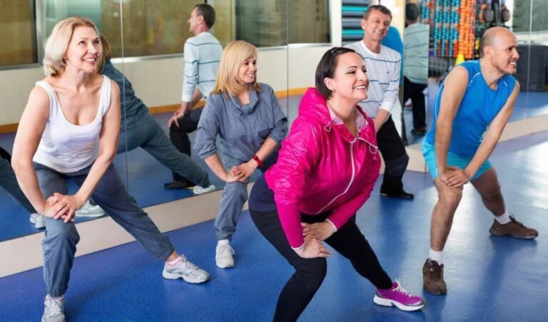 Milei vetó la reforma jubilatoria y qué implica para los jubilados 2 jubilados disfrutando de su tiempo libre