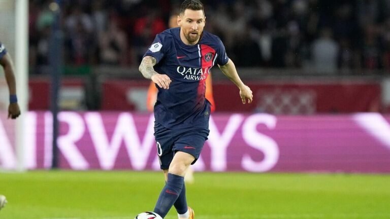 jugadores del psg en accion durante un partido 1