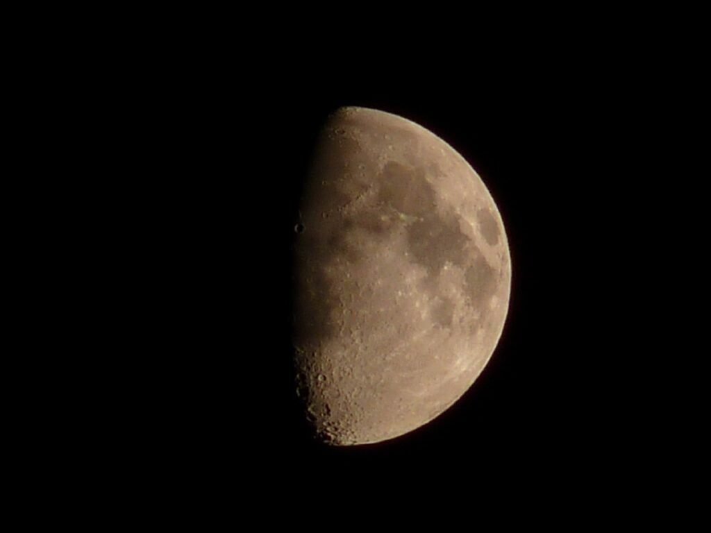 Cuándo se puede ver la luna en cuarto creciente en el cielo 5 Cuándo se puede ver la luna en cuarto creciente en el cielo