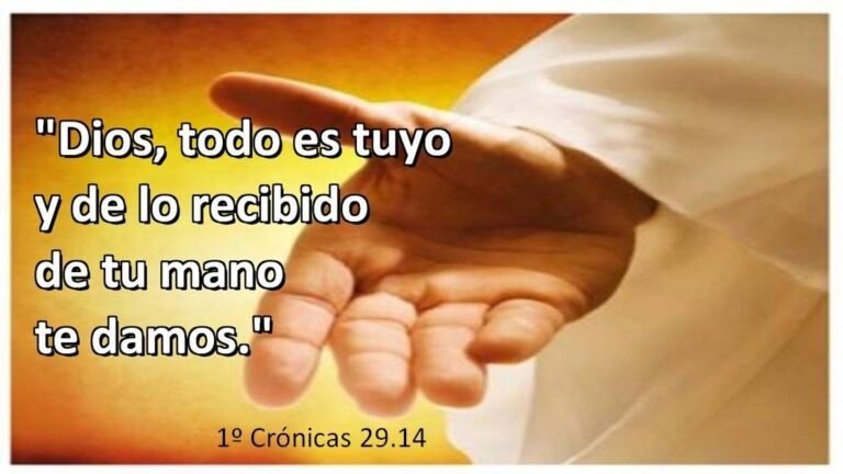 manos unidas en oracion con ofrendas