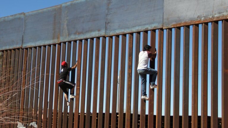 muro fronterizo entre estados unidos y mexico 1