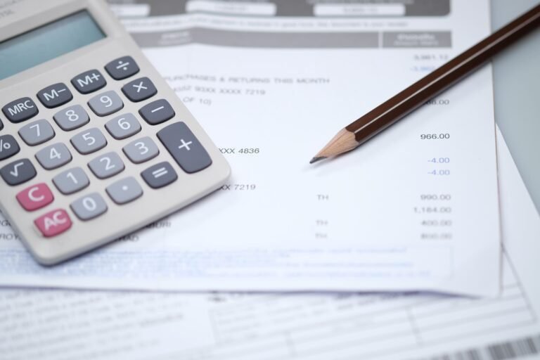 Cómo puedo averiguar cuánto debo en Coppel fácilmente 17 persona revisando su estado de cuenta