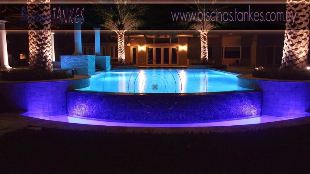 Cómo elegir piscinas modernas con cascadas y luces decorativas
