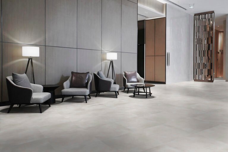 piso de cemento pulido en ambiente moderno