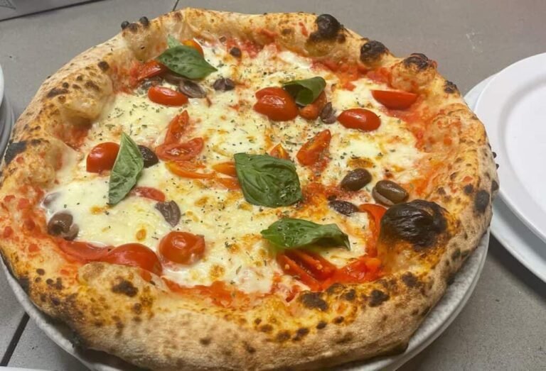 Dónde encontrar la mejor pizzería en Río Negro, Capilla del Monte 4 pizza deliciosa en un ambiente acogedor 1