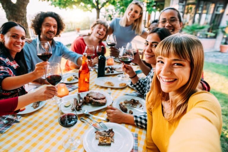 Qué es "Lo de Pancho" en Santa Fe y qué platos ofrecen 6 plato tipico argentino en una mesa