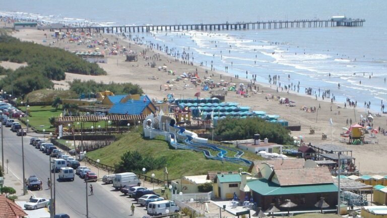 playa tranquila en mar de ajo