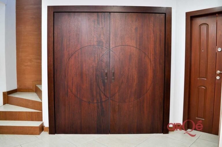 puertas de madera de doble hoja elegantes