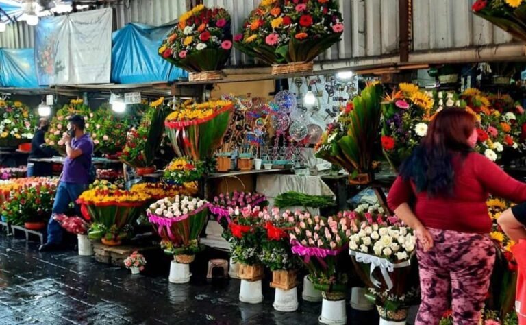 Cuánto cuesta un ramo de flores en Argentina y qué factores influyen 28 ramo de flores variado en un mercado