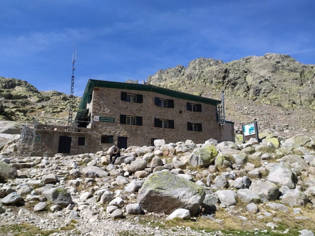 Dónde se encuentra la Laguna Cóndor y qué ofrece como refugio de montaña 8 Dónde se encuentra la Laguna Cóndor y qué ofrece como refugio de montaña