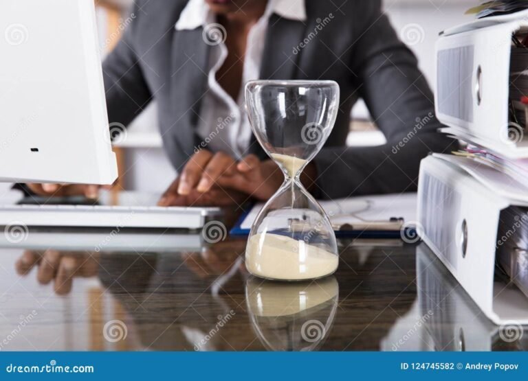 Cuántos días tiene una empresa para abonar la liquidación de un empleado 10 reloj de arena sobre un escritorio laboral