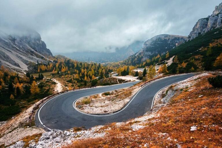 Es recomendable hacer la ruta de los Seismiles en auto 5 ruta de montanas impresionantes en auto 1