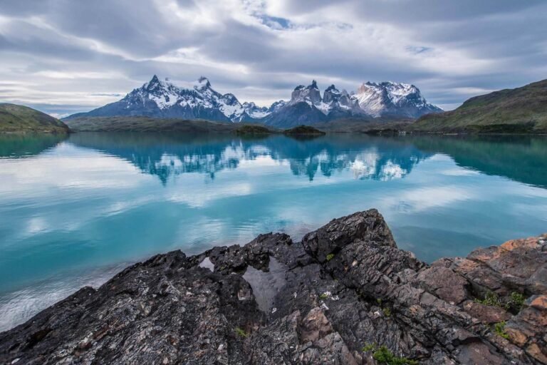 sendero en torres del paine vista panoramica