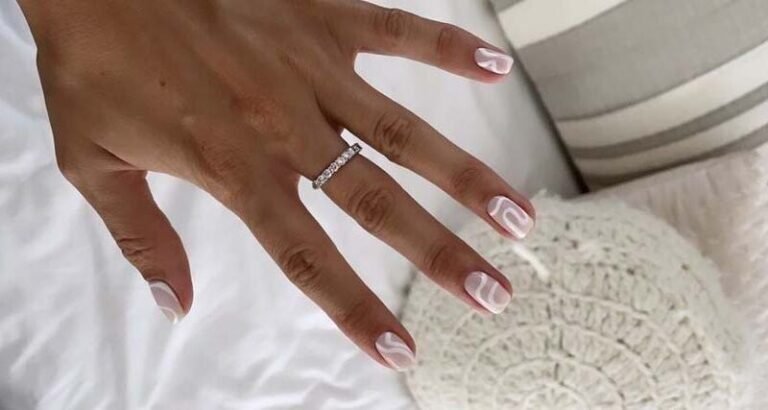 unas de gel elegantes con decoracion sutil 1