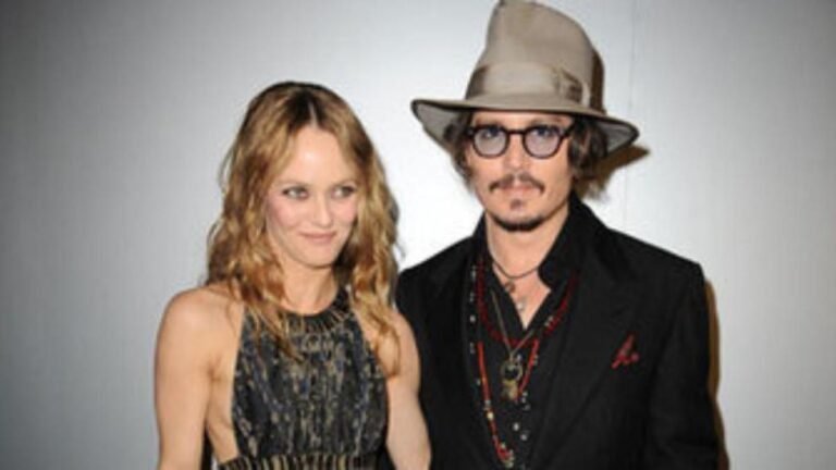 vanessa paradis y johnny depp juntos sonrientes