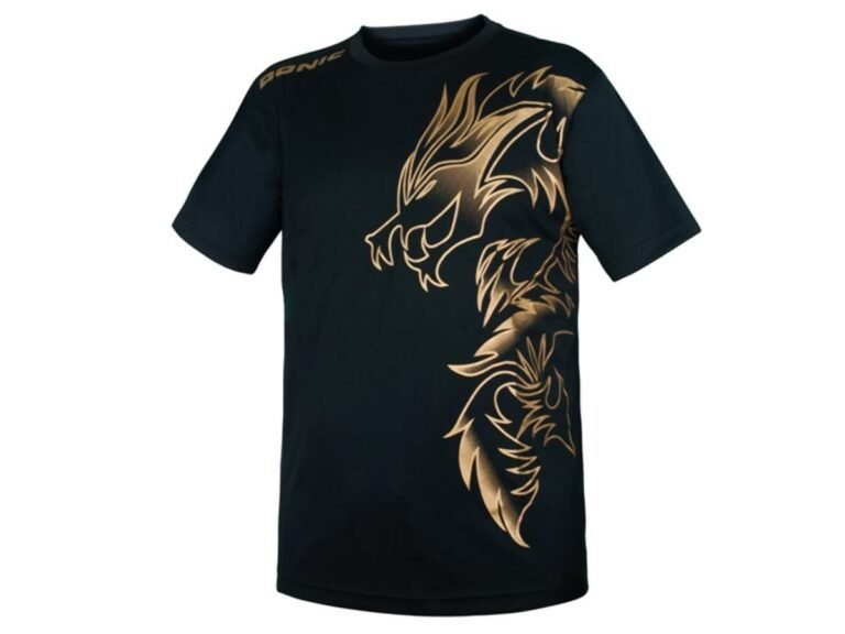 varias camisetas negras con distintos disenos