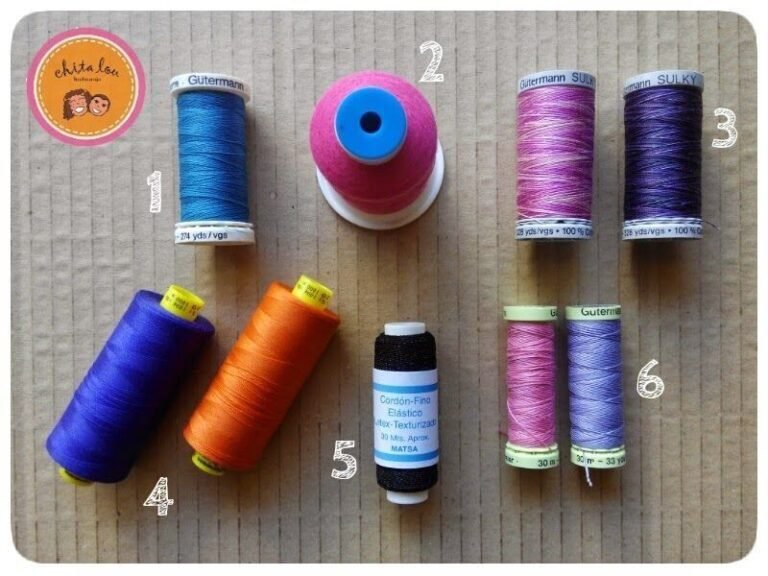 variedad de bobinas de hilo de coser