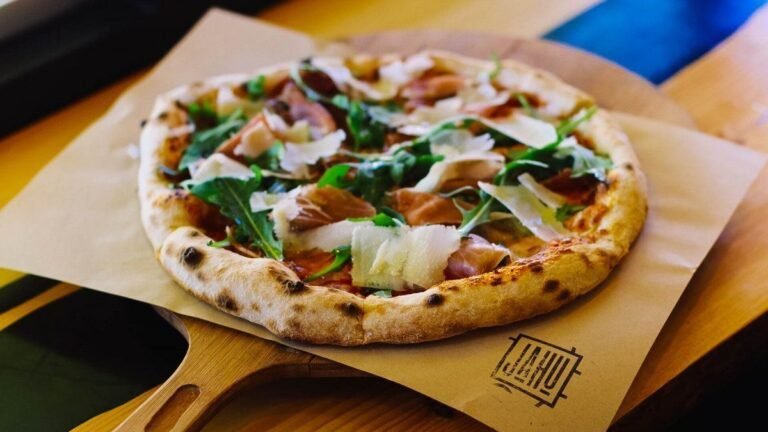 Qué opciones ofrece una tienda de pizzas y empanadas en tu zona 7 variedad de pizzas y empanadas frescas 1