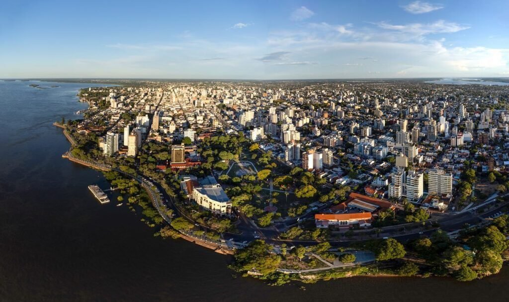 Qué lugares imperdibles puedo visitar en Corrientes Capital 1 vista panoramica de corrientes capital