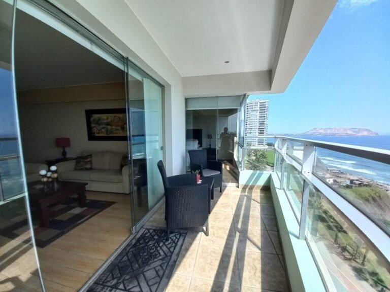 vista panoramica de departamentos frente al mar