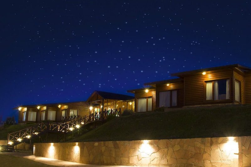 Qué servicios ofrece Tierra Tehuelche Hostería y Aparts en Argentina