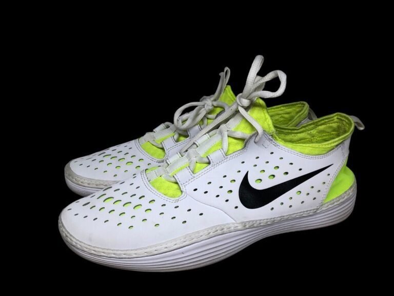 zapatillas nike brillantes bajo luz solar